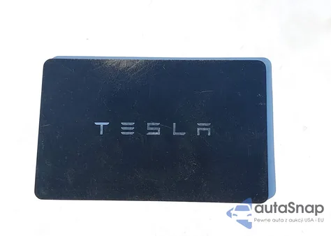 2022 Tesla Model Y Long Range Dual Motor All-Wheel Drive z USA, uszkodzony, nr VIN 7SAYGDEE0NF365168